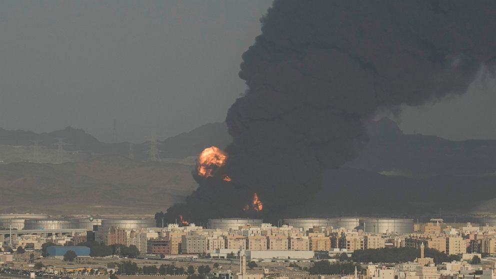 هاجم المتمردون اليمنيون مستودعات النفط في المدينة السعودية التي تستضيف سباق الفورمولا 1