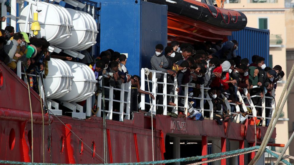German rescue boat with 800 migrants reaches Sicilian port