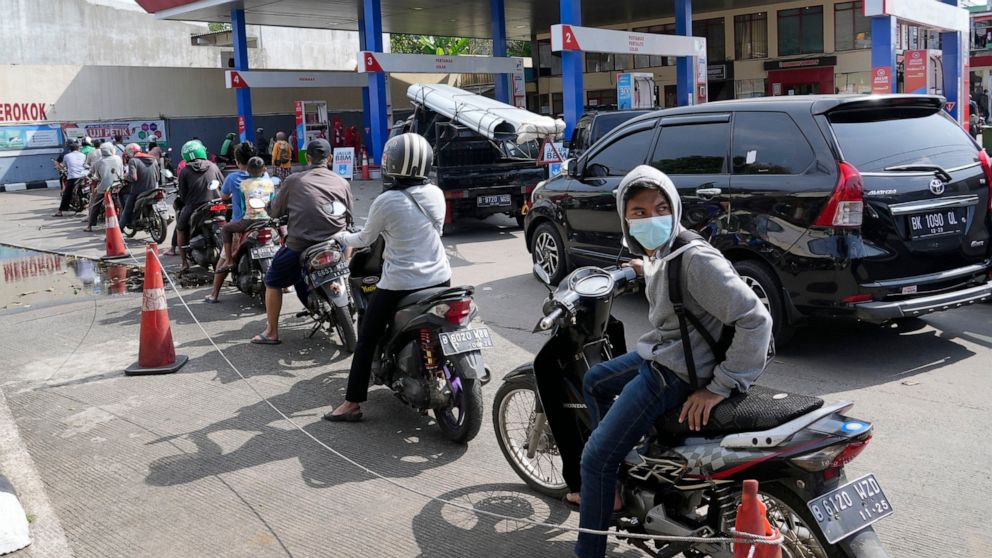indonesia-hikes-fuel-prices-by-30-cuts-energy-subsidies