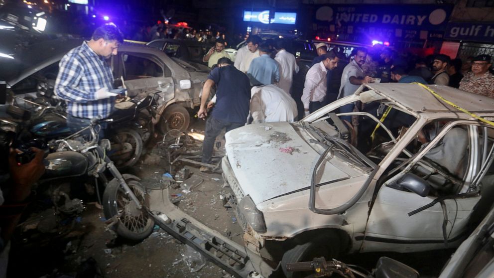 Bombing targets Pakistani security forces, kills passerby