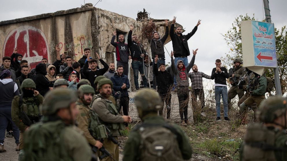 Settlers attack Palestinian villages after West Bank killing