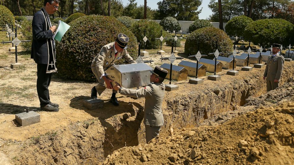 Remains of 17 French WWI soldiers buried at Gallipoli - ABC News