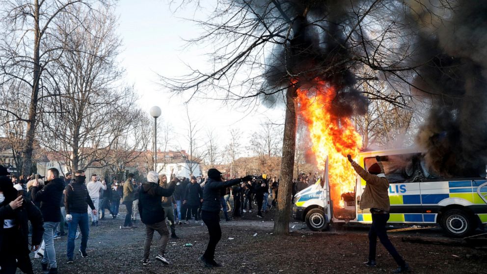 استمرت الاضطرابات التي أحدثتها مظاهرات اليمين المتطرف في السويد