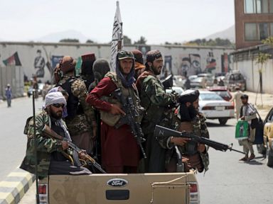 Orang-orang Afghanistan menceritakan Taliban di kawasan yang baru muncul di bawah kekuasaan mereka thumbnail