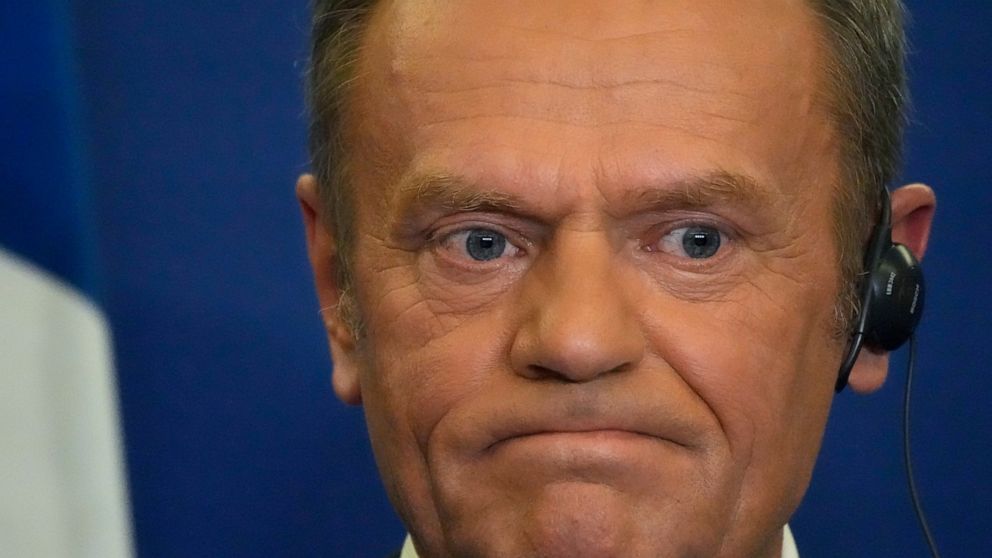 Tusk wzywa do zbadania roli Rosji w polskiej korupcji