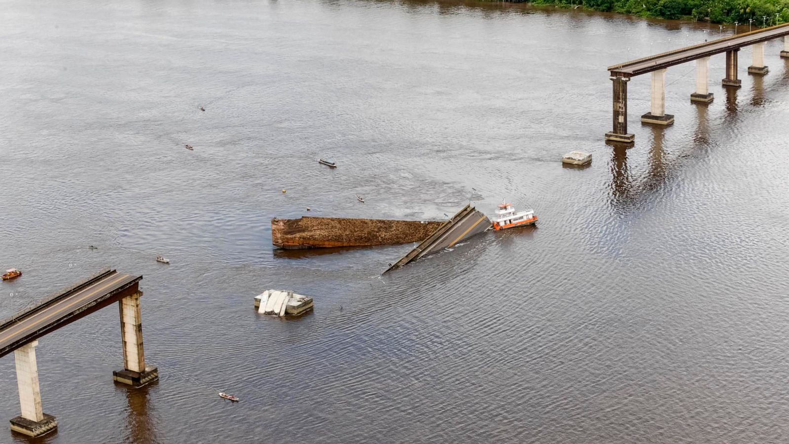 Ferry Hits Brazil Bridge Sending Roadway 2 Cars Into River Abc News