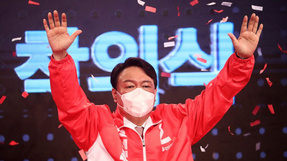 Ex-prosecutor in SKorea wins opposition presidential ticket