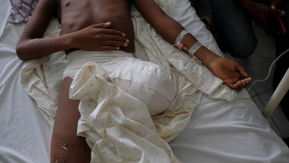 Injured in Haiti quake at high risk of infection, amputation