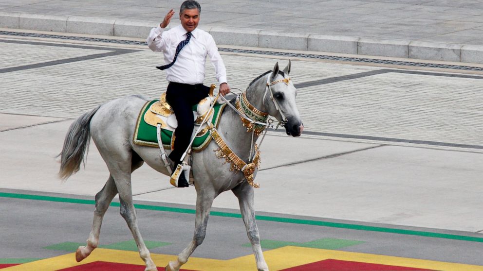 Turkmenistan marks independence anniversary with big parade