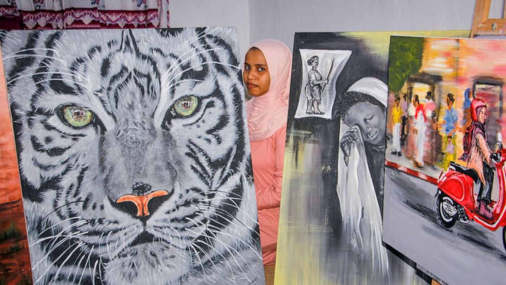 In Somalia, a rare female artist promotes images of peace