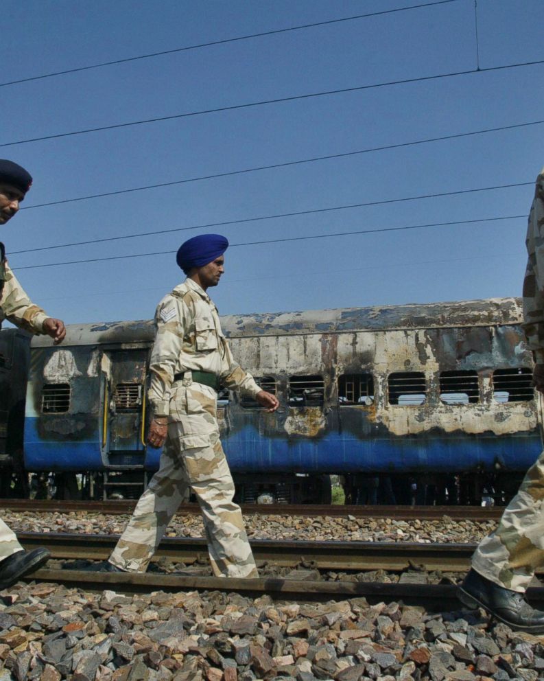 indian court acquits 4 hindus in blast on train to pakistan