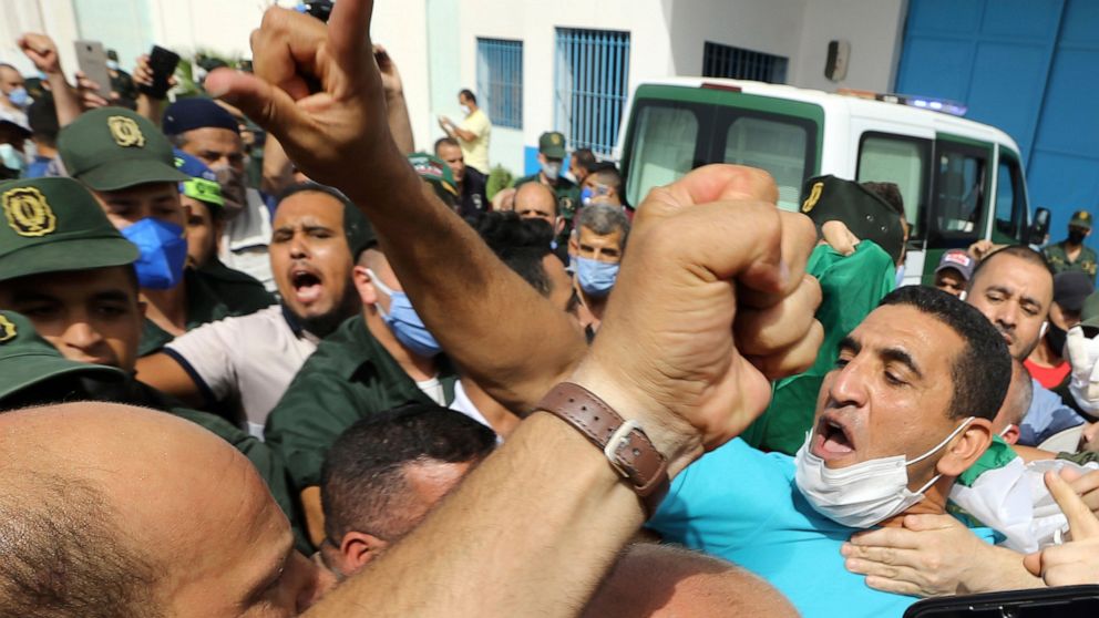 Two Algerian opposition figures arrested ahead of elections