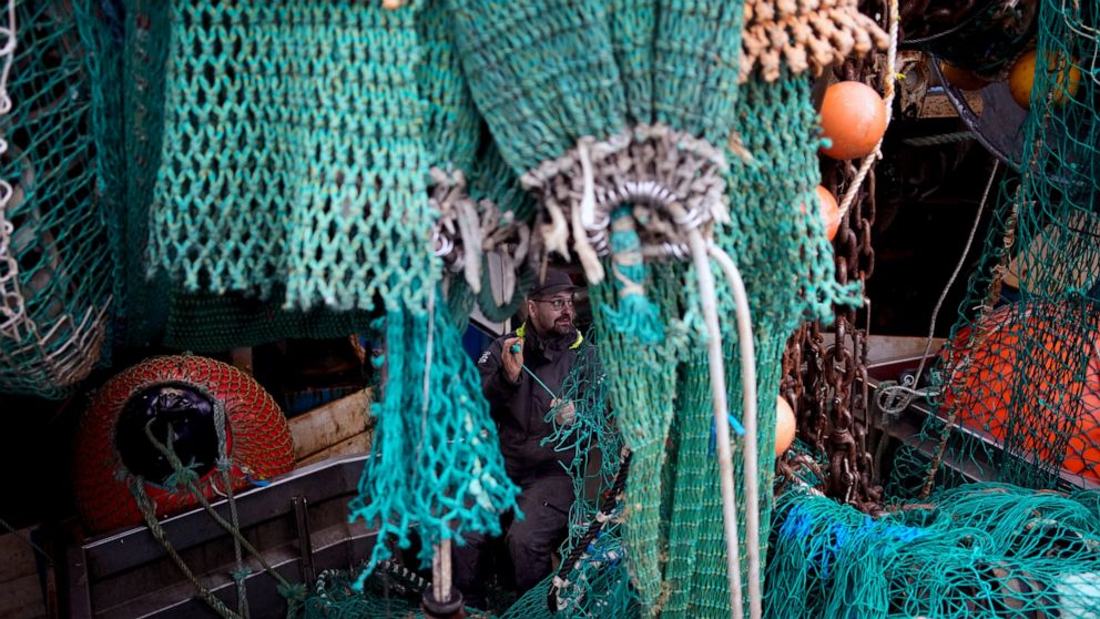 France threats to block British fishing boats from ports