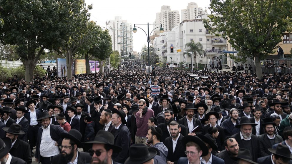 Israeli police prepare for mass funeral of major rabbi