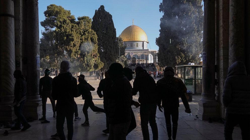 Clashes erupt at Jerusalem holy site, 67 Palestinians hurt