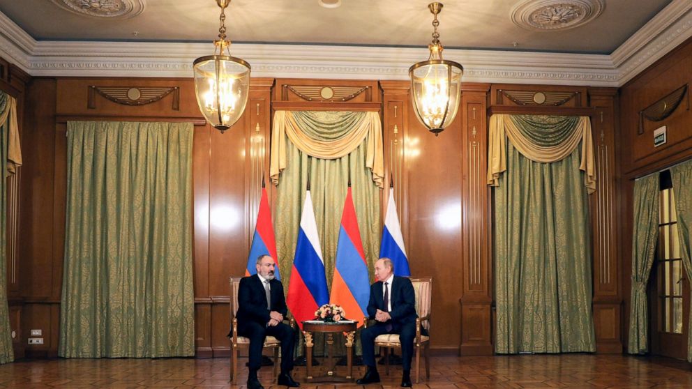 Putin hosts Armenian and Azerbaijani leaders for peace talks