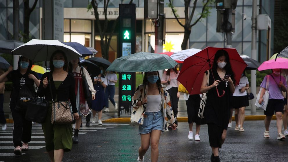 Flights restored as Typhoon Chanthu lingers off Shanghai