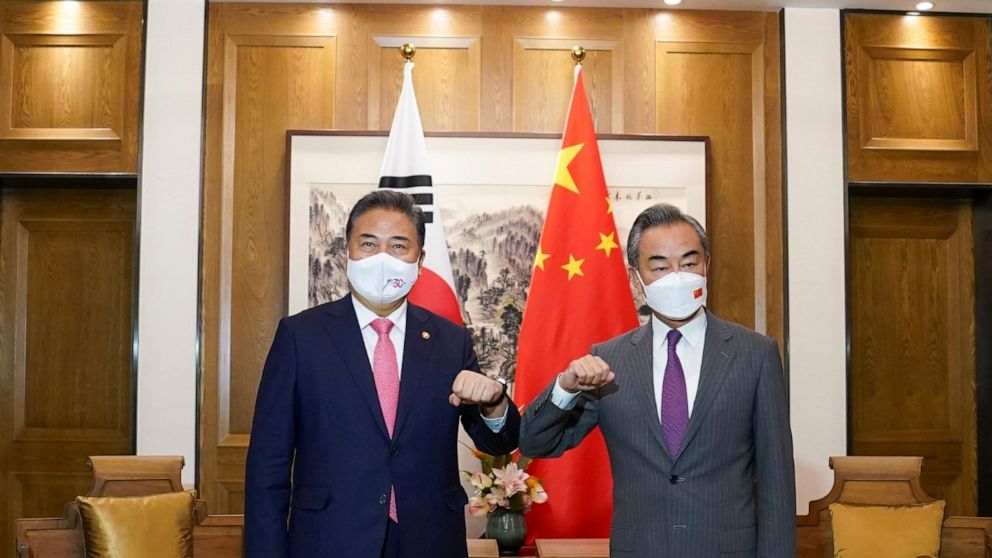 Top Chinese, South Korean diplomats pledge closer ties