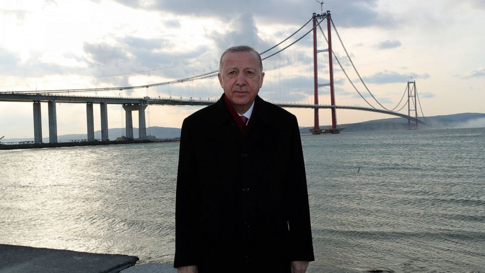 Turkey builds massive bridge linking Europe and Asia