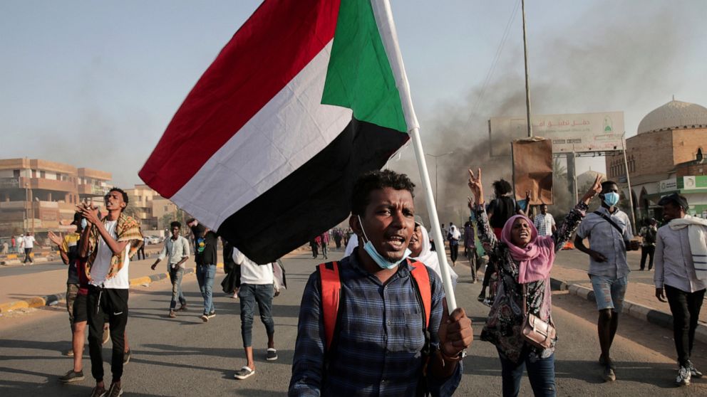 Sudan frees ex-officials in effort to end political impasse