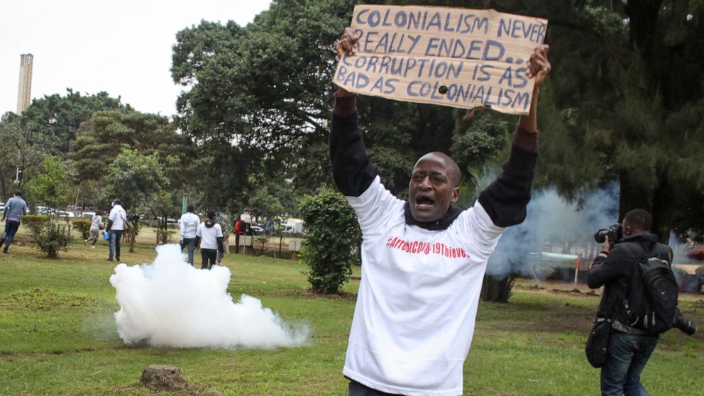 Kenyan Police Teargas Anti Corruption Protesters In Nairobi Abc News