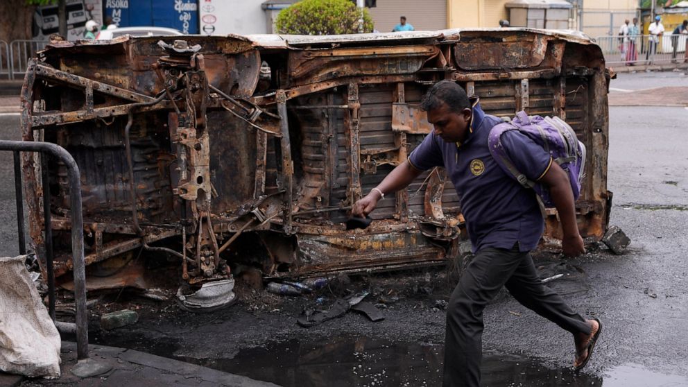 Sri Lanka anti-government protests continue despite curfew