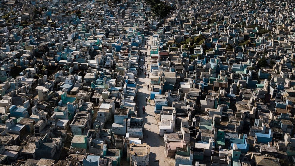 Haitian revelers honor the dead in Vodou festival