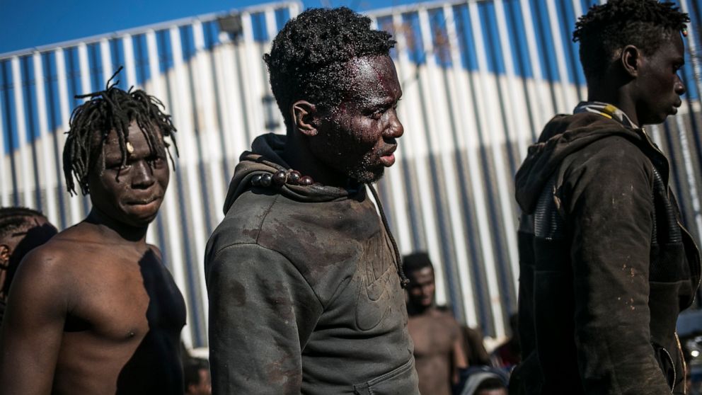 Hundreds of Africans cross into Spain's Melilla for 2nd day