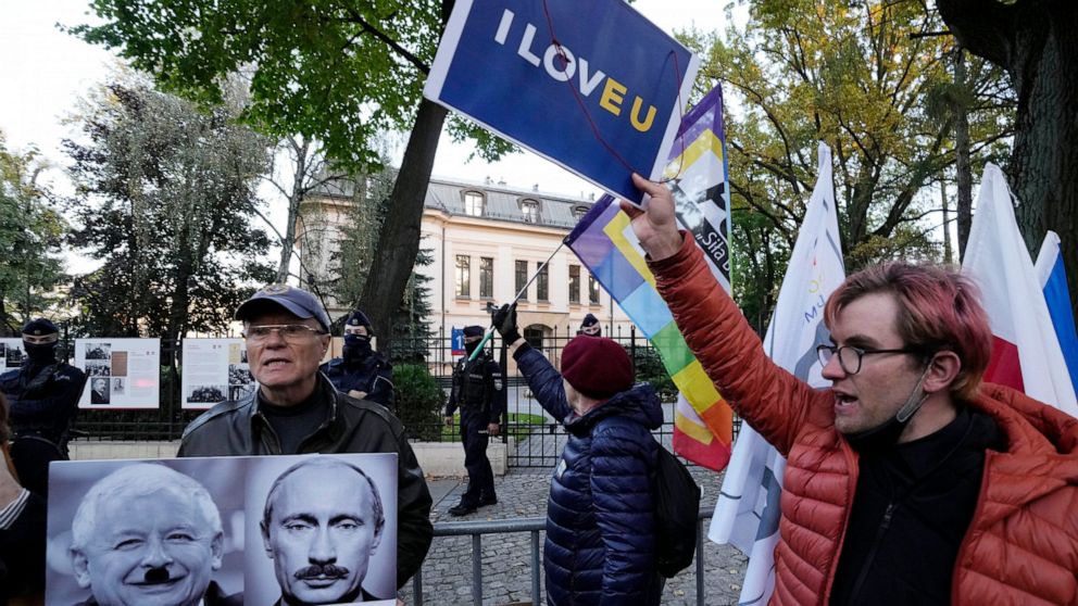 Germany, France say Poland is obligated to respect EU rules