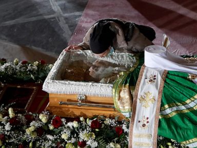 Mourners pay respects to Serb Patriarch Irinej despite virus