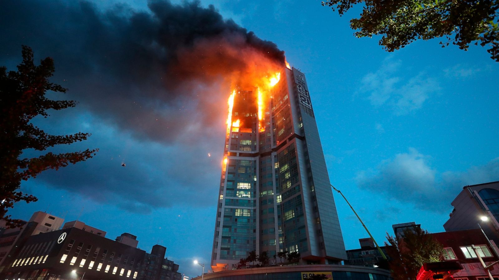 Fire In South Korean Apartment High Rise Hurts At Least 88 Abc News