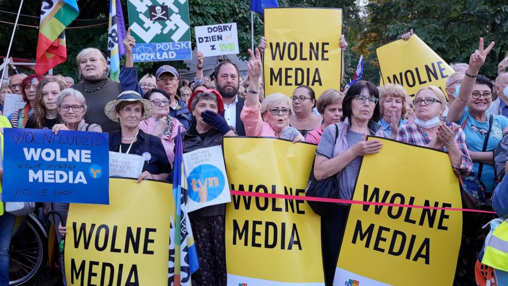 Polish govt seeks new attempt to vote on disputed media bill