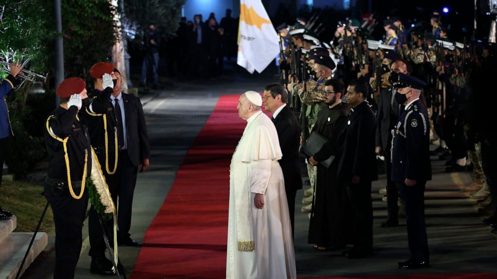 Pope to meet Cyprus' Orthodox leader to strengthen ties