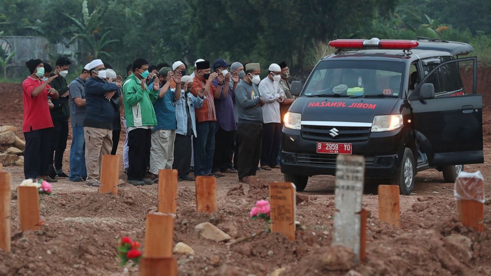 Indonesia surpasses 100,000 deaths amid new virus wave Indonesia surpasses 100,000 deaths amid new virus wave