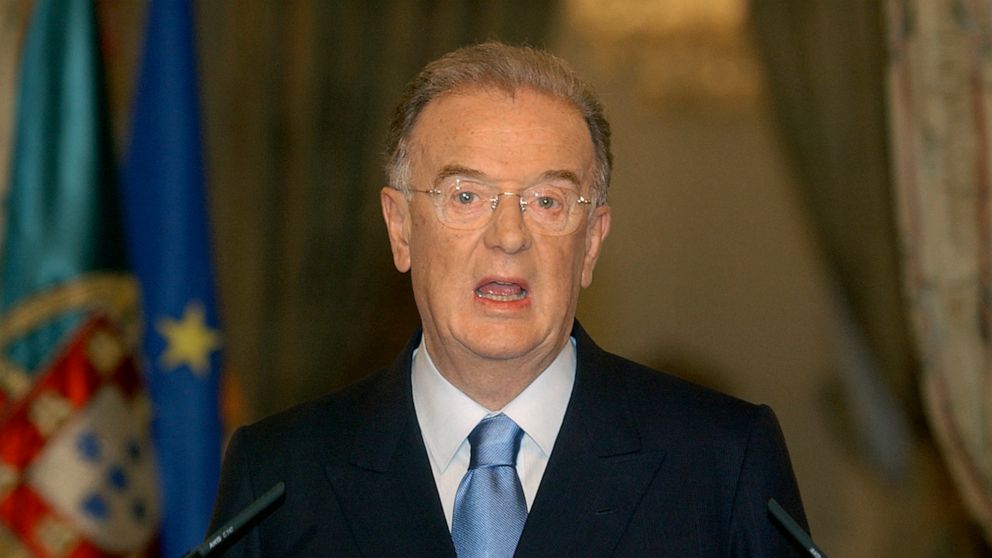FILE - In this July 9, 2004 file photo, Portuguese President Jorge Sampaio speaks at Lisbon's Belem palace, after announcing that he will ask the ruling center-right Social Democratic Party to appoint a new prime minister following the resignation of