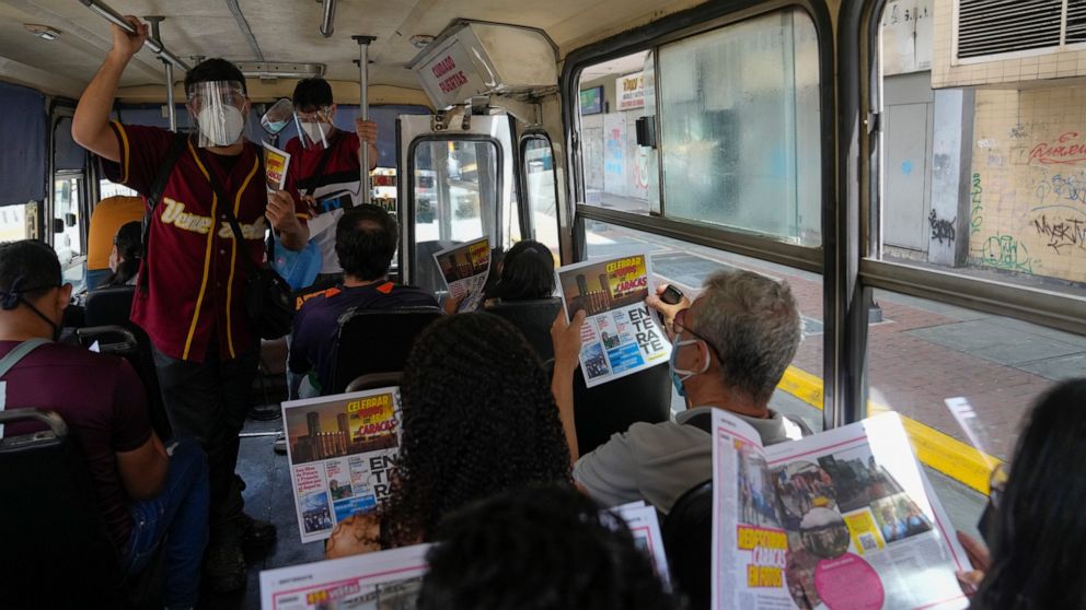 On the bus or off, Venezuela journalists try to deliver news