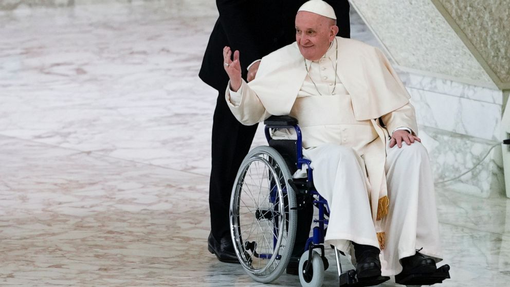 Pope, hobbled by knee problem, looks forward to S Sudan trip