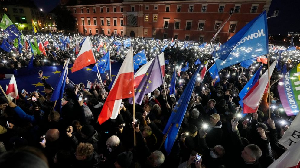 4 detained during massive pro-EU protest in Poland