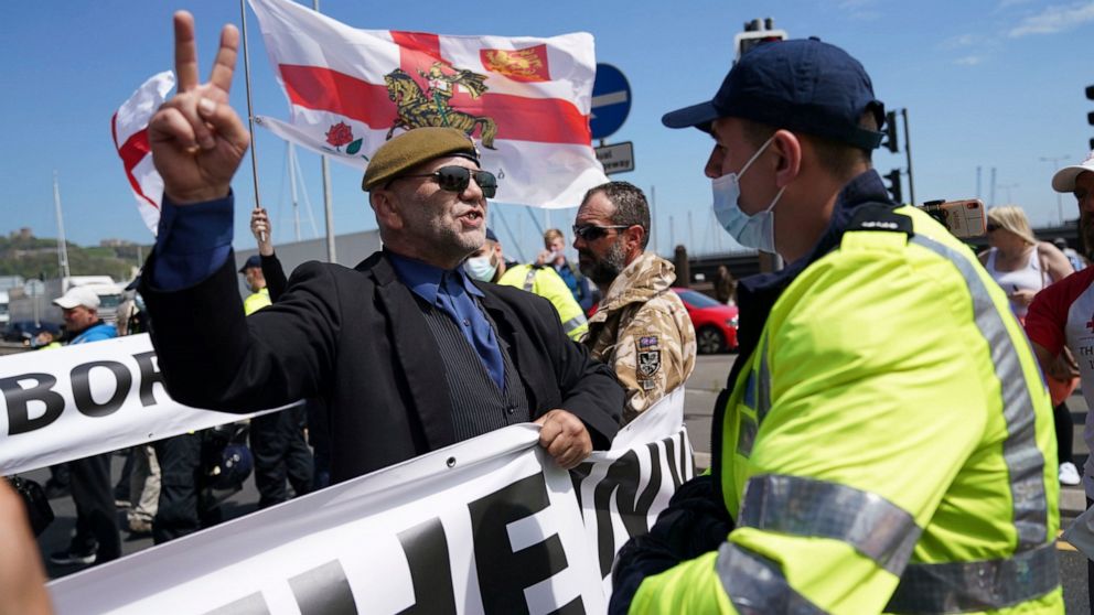 UK: Anti-immigration protest blocks traffic in port of Dover