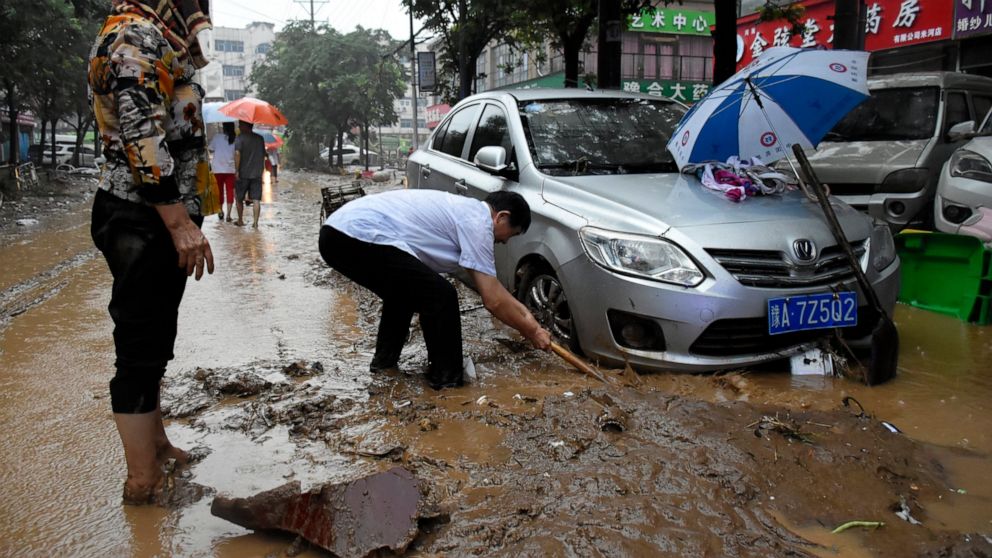 China's Zhengzhou begins cleanup after deadly storms