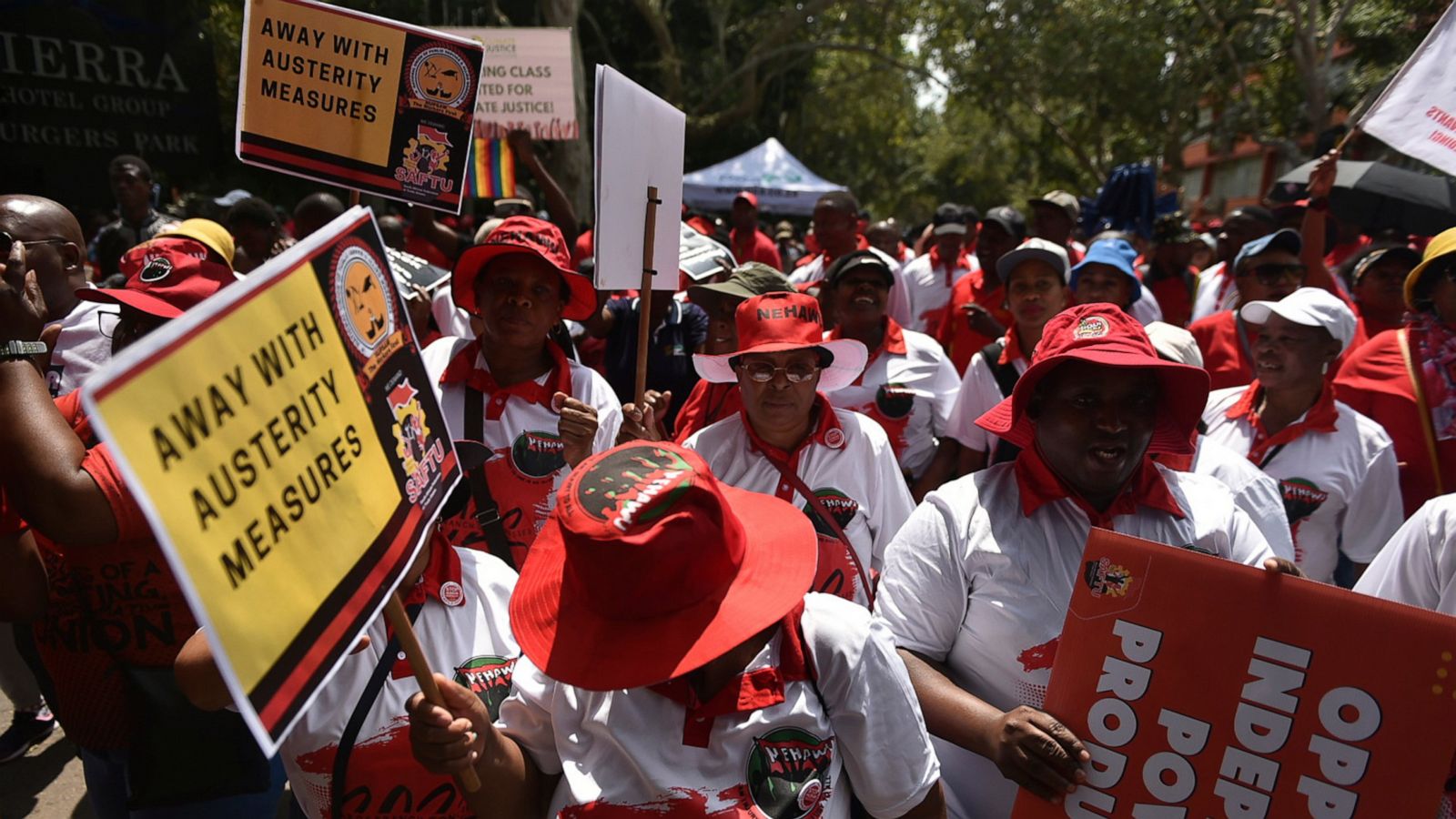 South African government workers demonstrate for higher pay - ABC News