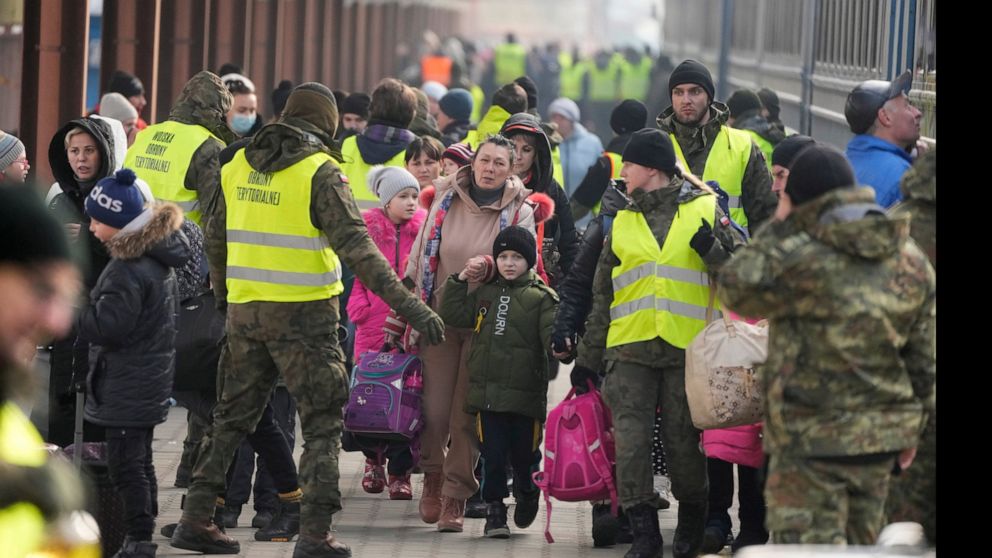 In just a week, Ukrainian refugee exodus exceeds 1 million