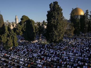 Millions of Muslims commemorate Eid al-Adha amid high prices