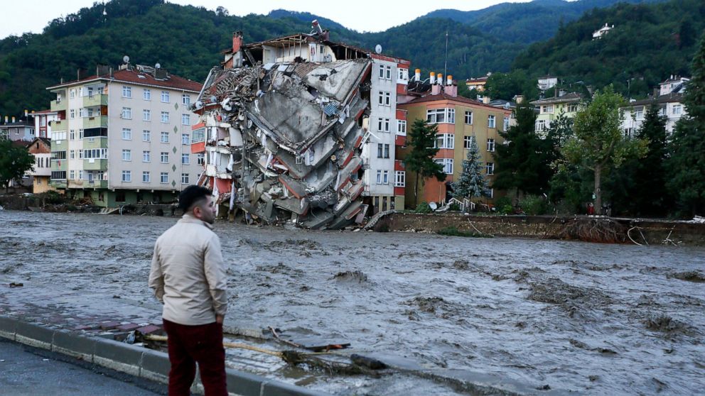 Death toll from floods in northern Turkey reaches 27