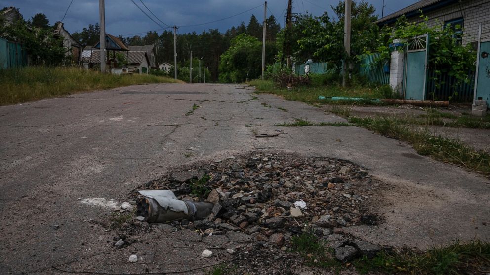 'We cannot pause our lives': Ukrainians begin rebuilding 'We cannot pause our lives': Ukrainians begin rebuilding