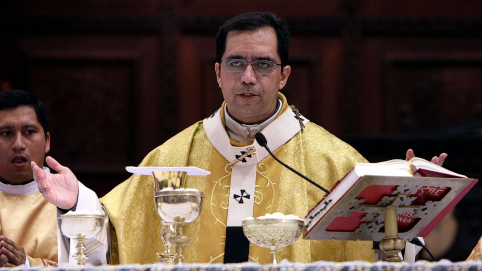 El Salvador archbishop apologizes over priest sex abuse case thumbnail