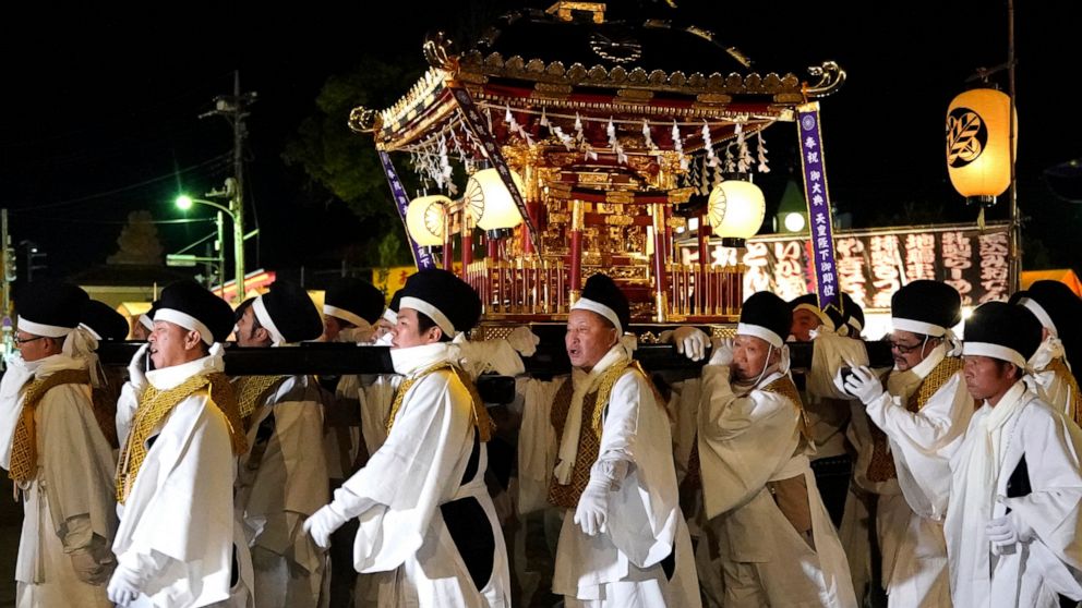 Shinto Festival Carries On Centuries Old Tradition In Japan Abc News