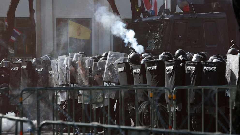 Thai police use tear gas against anti-government protesters