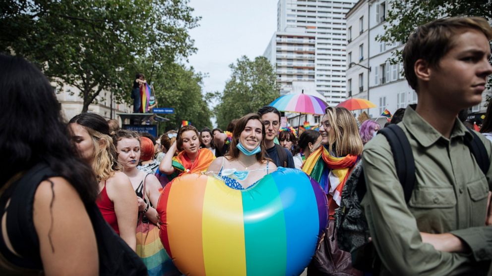 Photo of La France interdit la « thérapie de conversion » gay avec une nouvelle loi