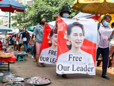  Myanmar court convicts Suu Kyi on more corruption charges